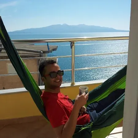 Hairy Lemon Sarandë